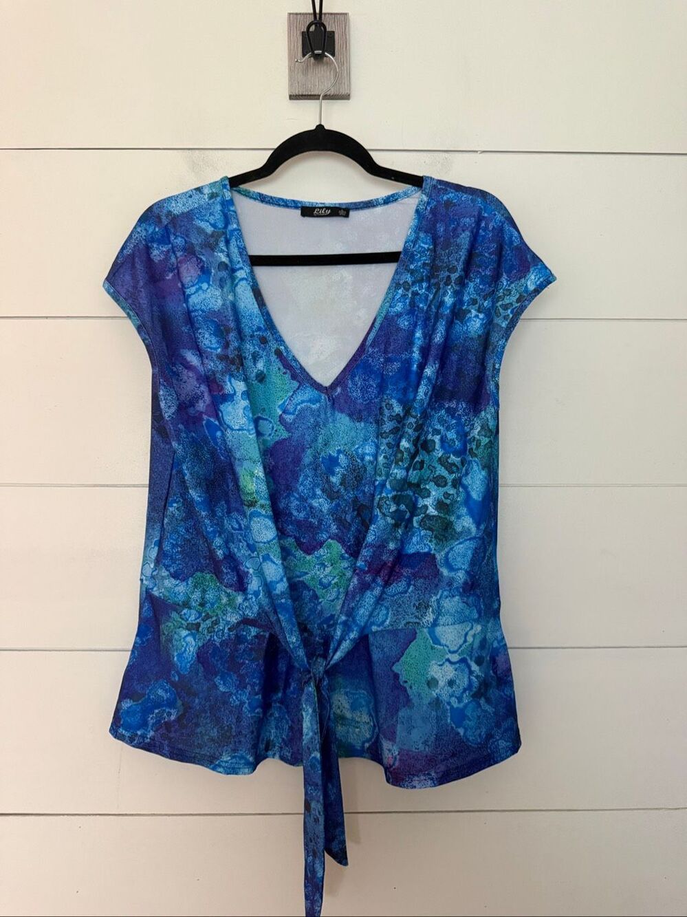 Lily by Firmiano Women’s Large Blue Vneck Patterned Short Sleeve Stretchy Top Bl